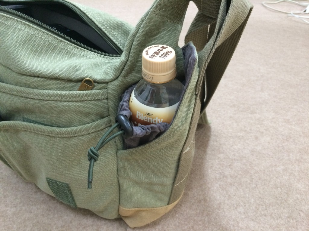キング ショルダーバッグ ETSHAIM V300 EG CANVAS BAG 7.8L　500mlペットボトル入れた感じ
