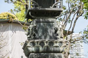 浅草寺 銅造宝篋印塔
