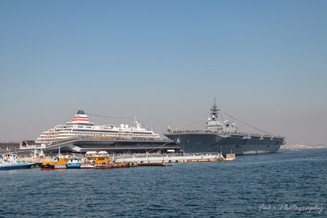 令和４年度国際観艦式 フリートウィーク 横浜港大さん橋 護衛艦「いずも」と「飛鳥Ⅱ」