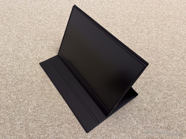 KEEPTIME 「モバイルモニター 15.6インチ P156」 画面を立てた状態