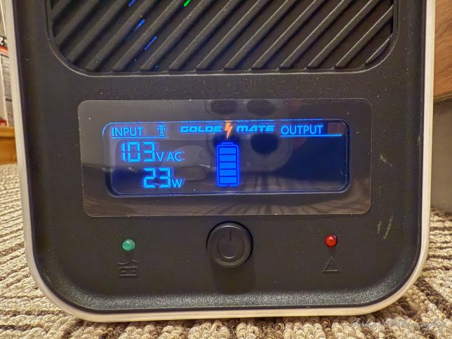 GOLDENMATE 無停電電源装置 UPS 1000VA Pro/800W 充電中の表示