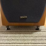DENON 「スピーカー SCA555SA」にLAMPTOP 「インシュレーター ８個セット ブラック」 のインシュレーター本体を付けてスパイク受けに置いたところ