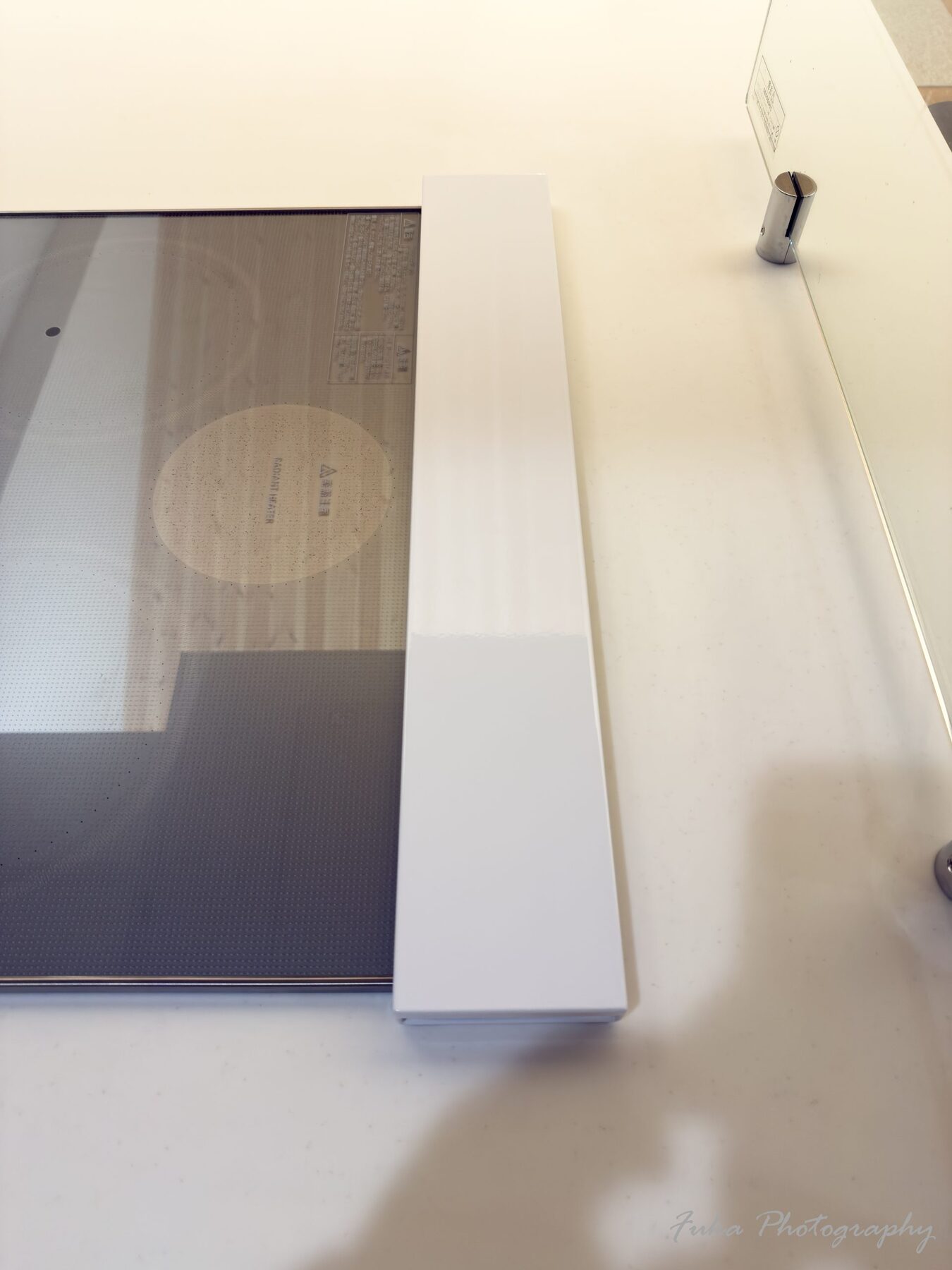 IHクッキングヒーターの排気パネルに 山崎実業(Yamazaki) 「排気口カバー タワー フラットタイプ W60 05734」 を取り付けたところ