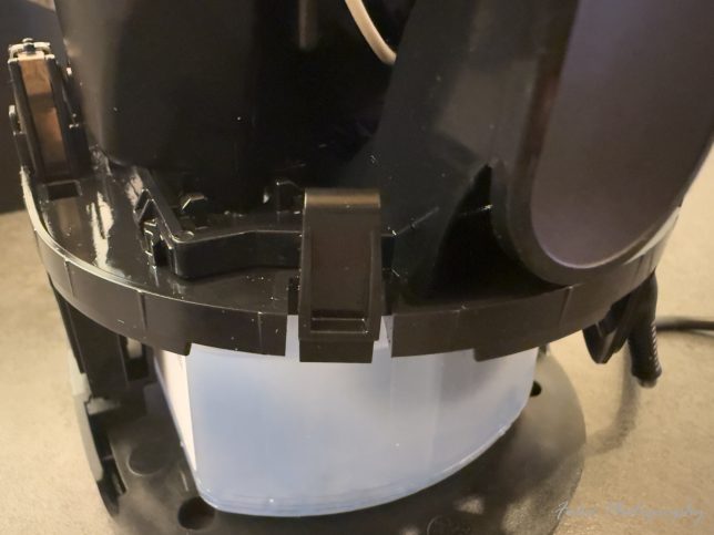 Braun シェーバー洗浄器 Type:54301 の上部分を固定していた爪