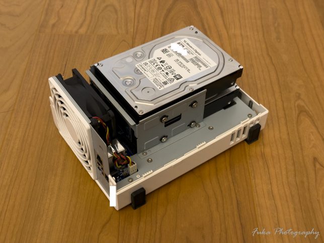 Synology NAS「DiskStation DS215j」にWestern Digital 「Ultrastar DC HC320 8T」を取り付けたところ