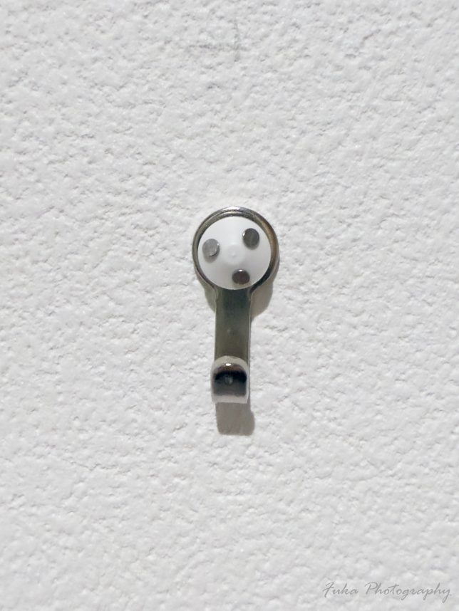 日軽産業株式会社 「マジッククロス8 プッシュマジック MC-018」 付属フック取り付け 釘を全部付けたところ